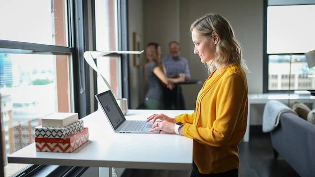 Independent contractors and freelancers working for themselves
