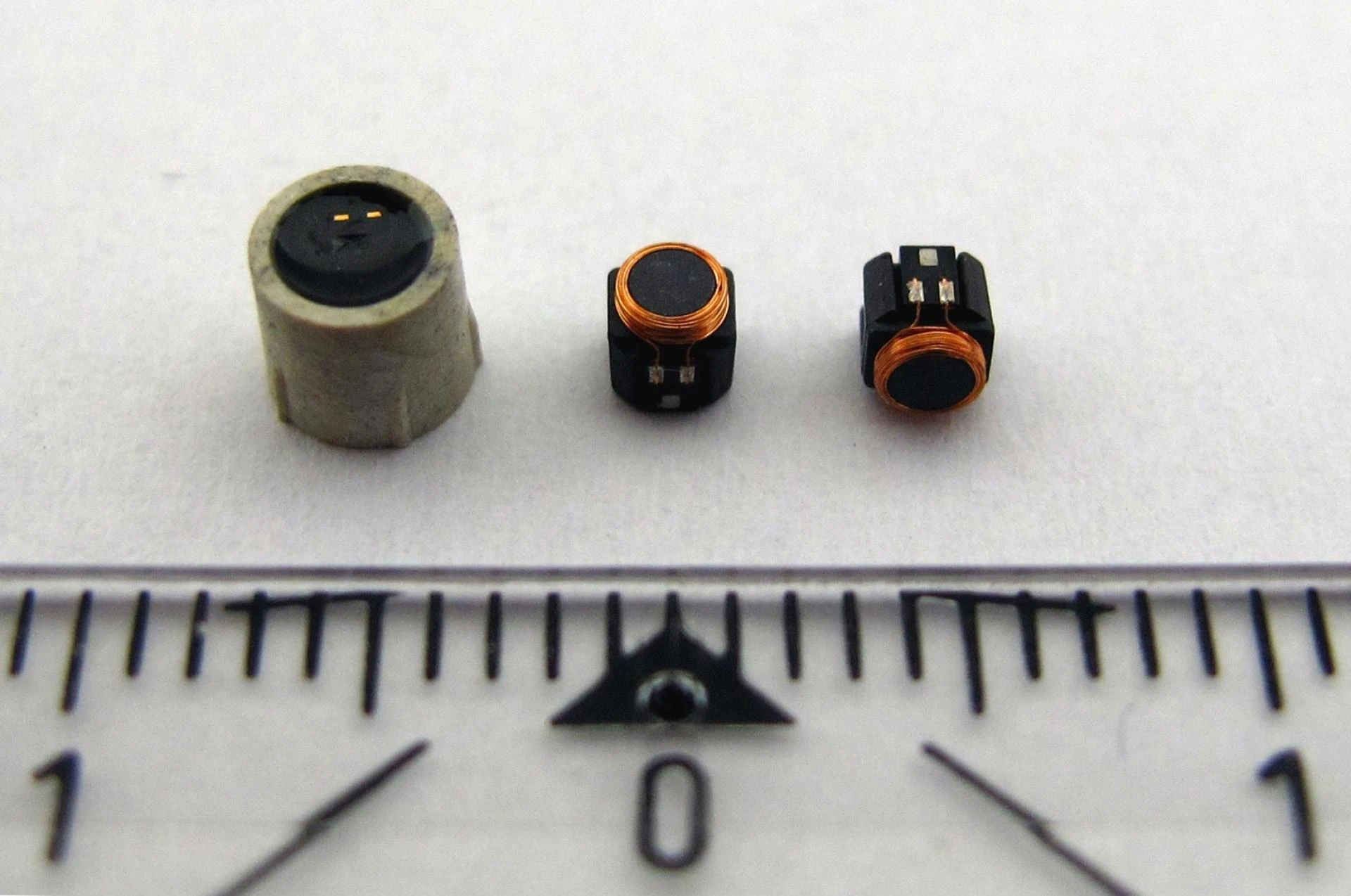 What is the difference between RFID tags vs. NFC tags in asset tracking?