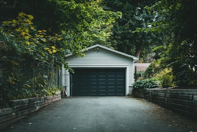 Considerations for Choosing the Right Replacement Garage Door for Your Home