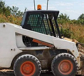 10 Tips for Choosing the Right Bobcat and Tipper Hire in Sunshine