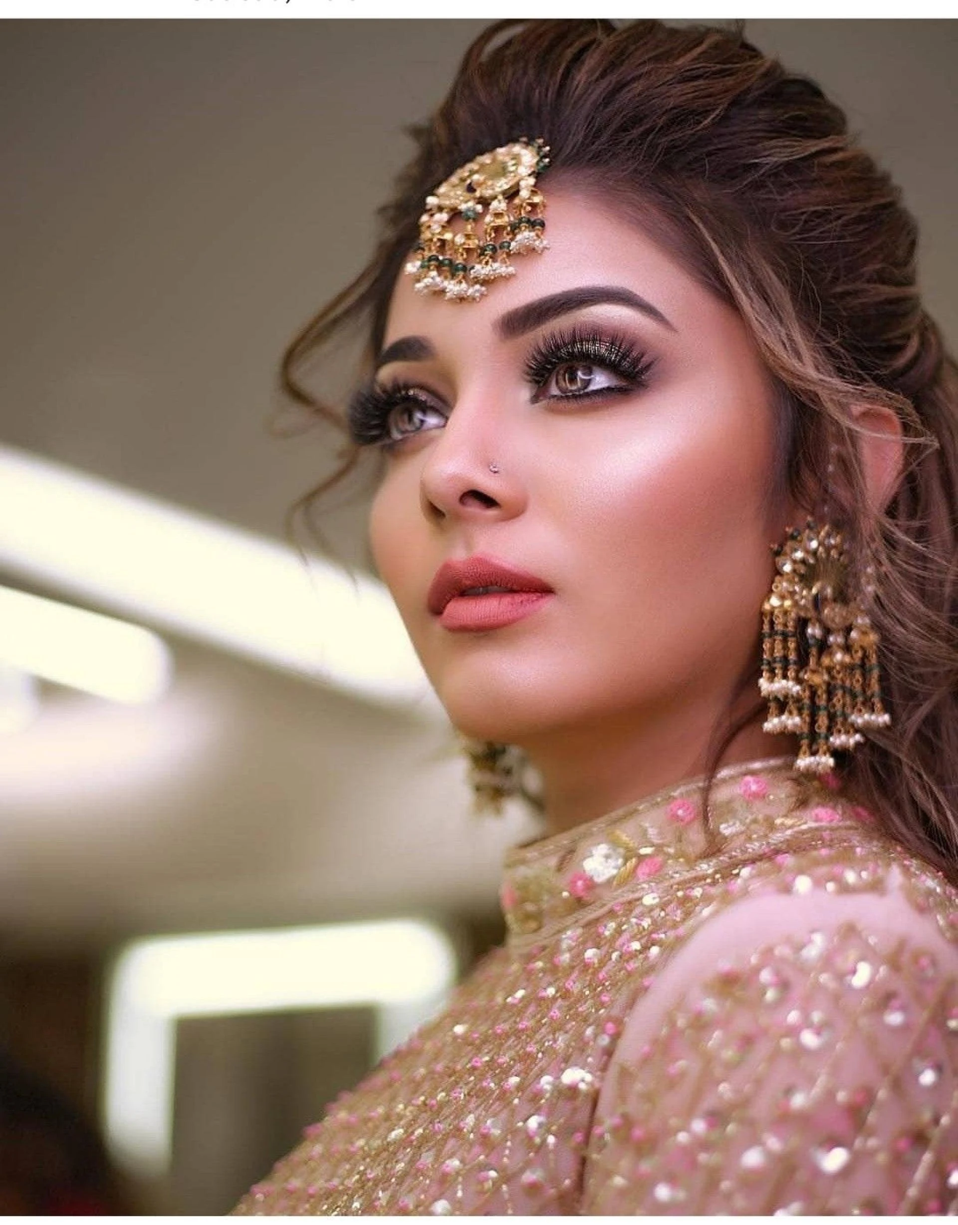 Hiring a Reception Makeup Artist vs. Doing It Yourself