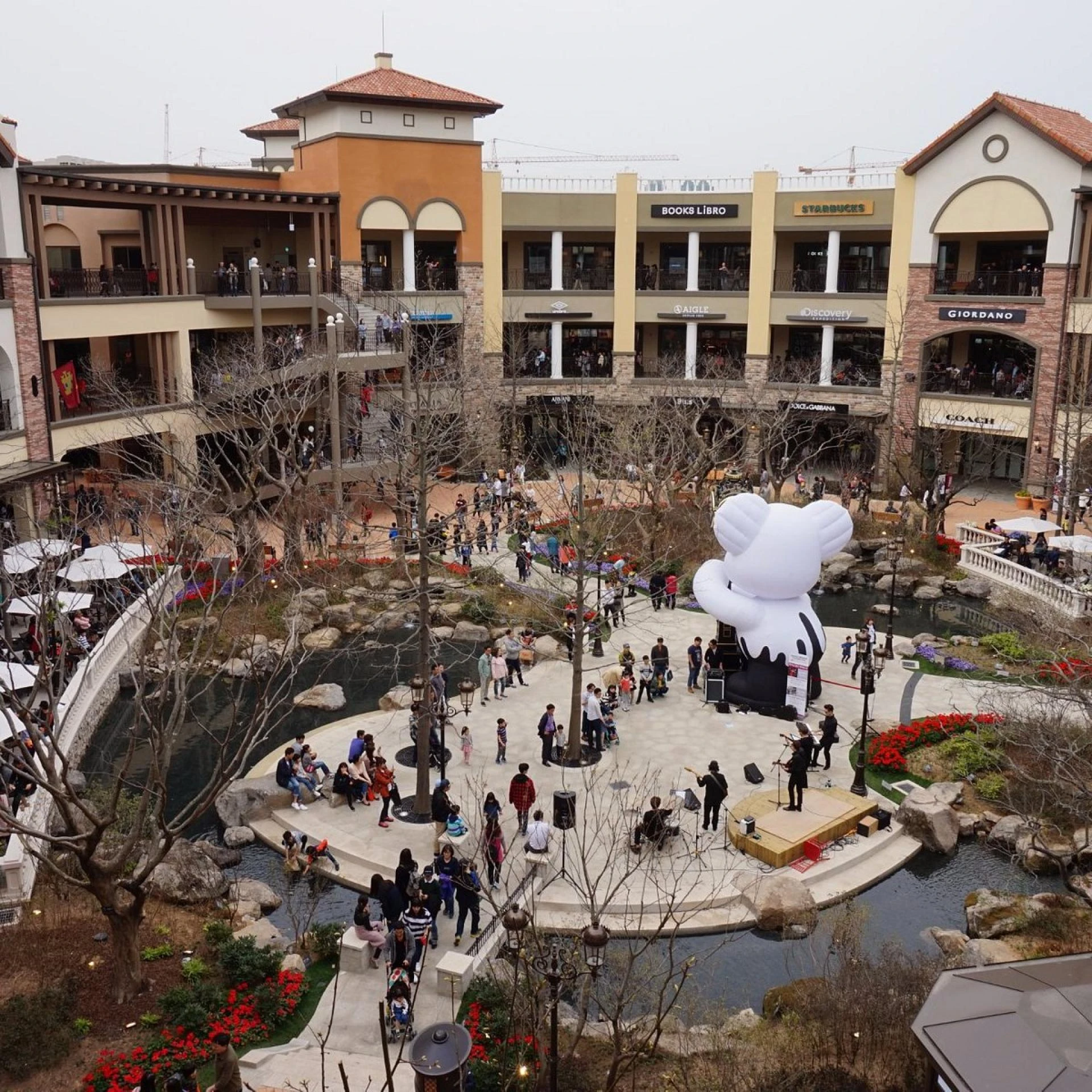 Siheung adalah sebuah kota yang terletak di Provinsi Gyeonggi, Korea Selatan.