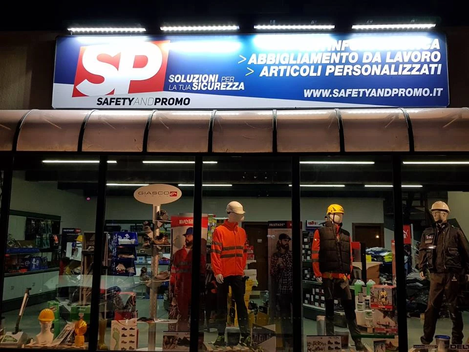 Wie Ein Arbeitsschutzanzug Ihnen Bei Der Arbeit In Engen Räumen In Verona Hilft
