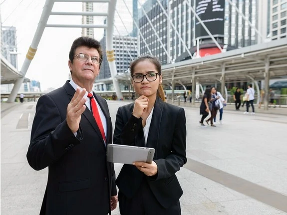 Navigating Business Terrain: Expertise from Commercial Lawyers in Singapore
