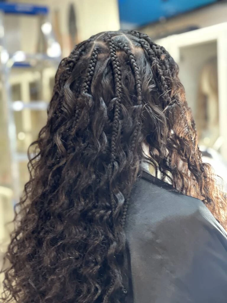 Elegance and Tradition: Discovering the Beauty of African Hair Braiding Salons
