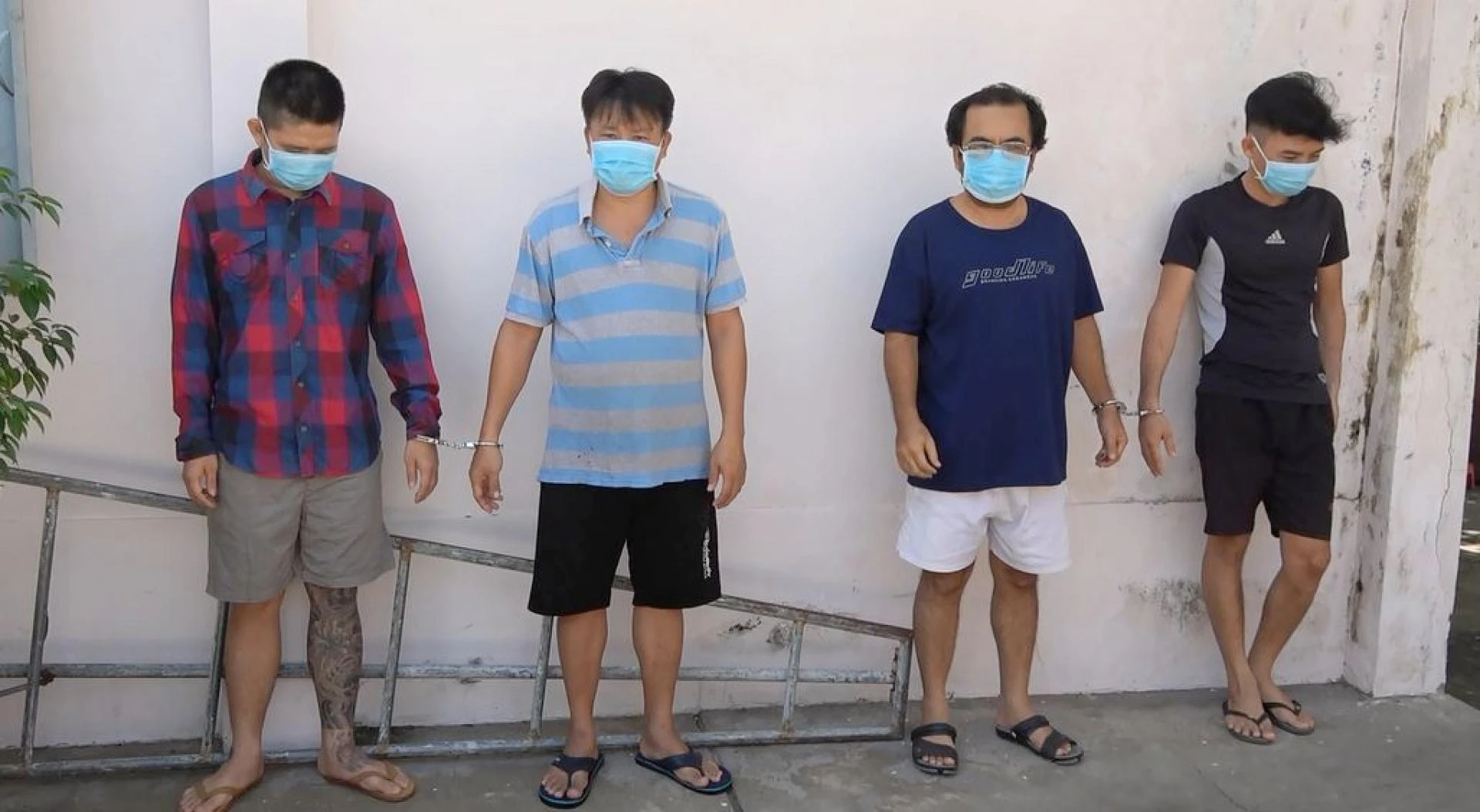 Tiền Giang: Tụ tập tổ chức đá gà qua mạng giữa mùa dịch Covid-19, bị khởi tố