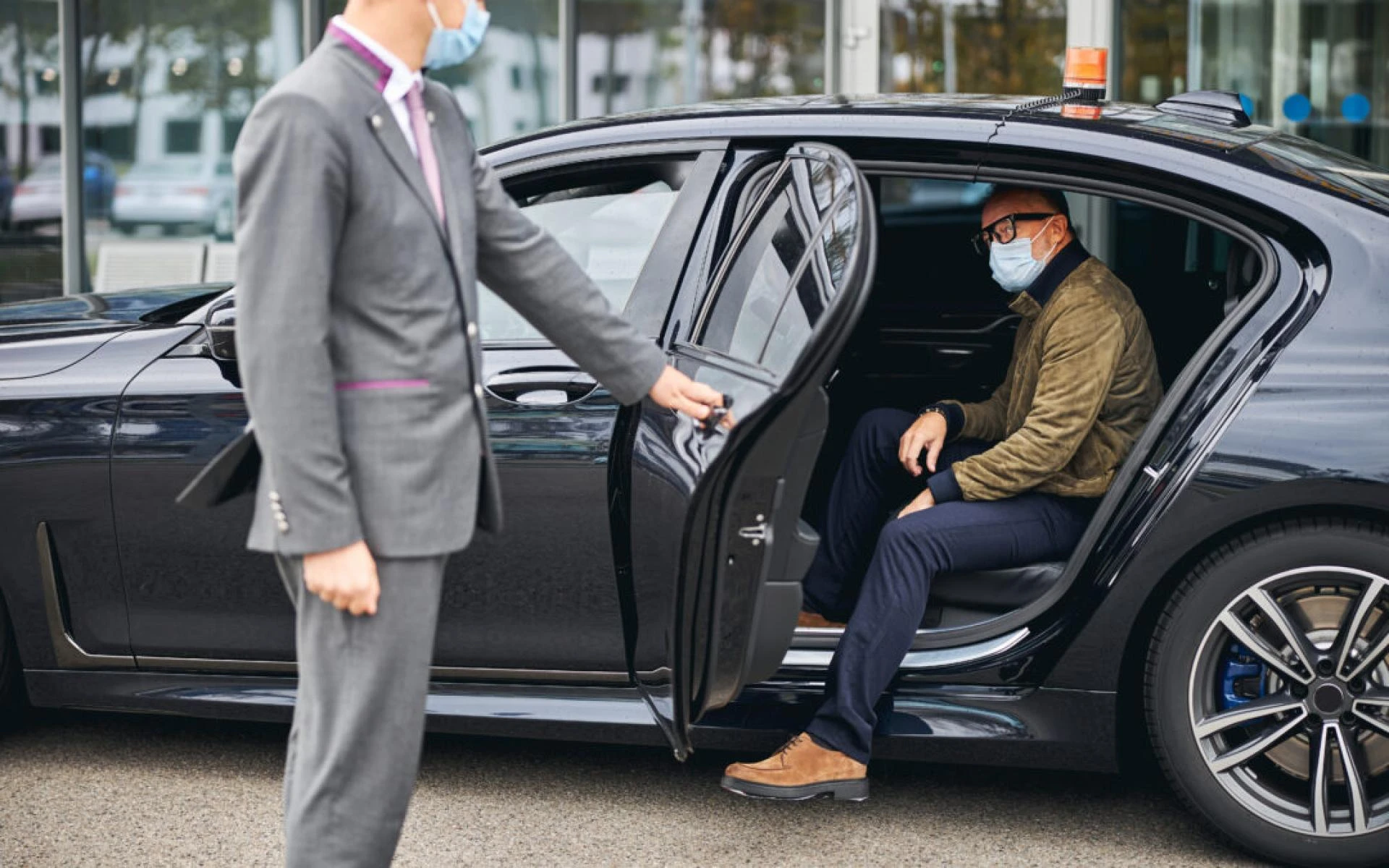 Ensuring Safety in Private Airport Transfers: What to Look for in a Service Provider"