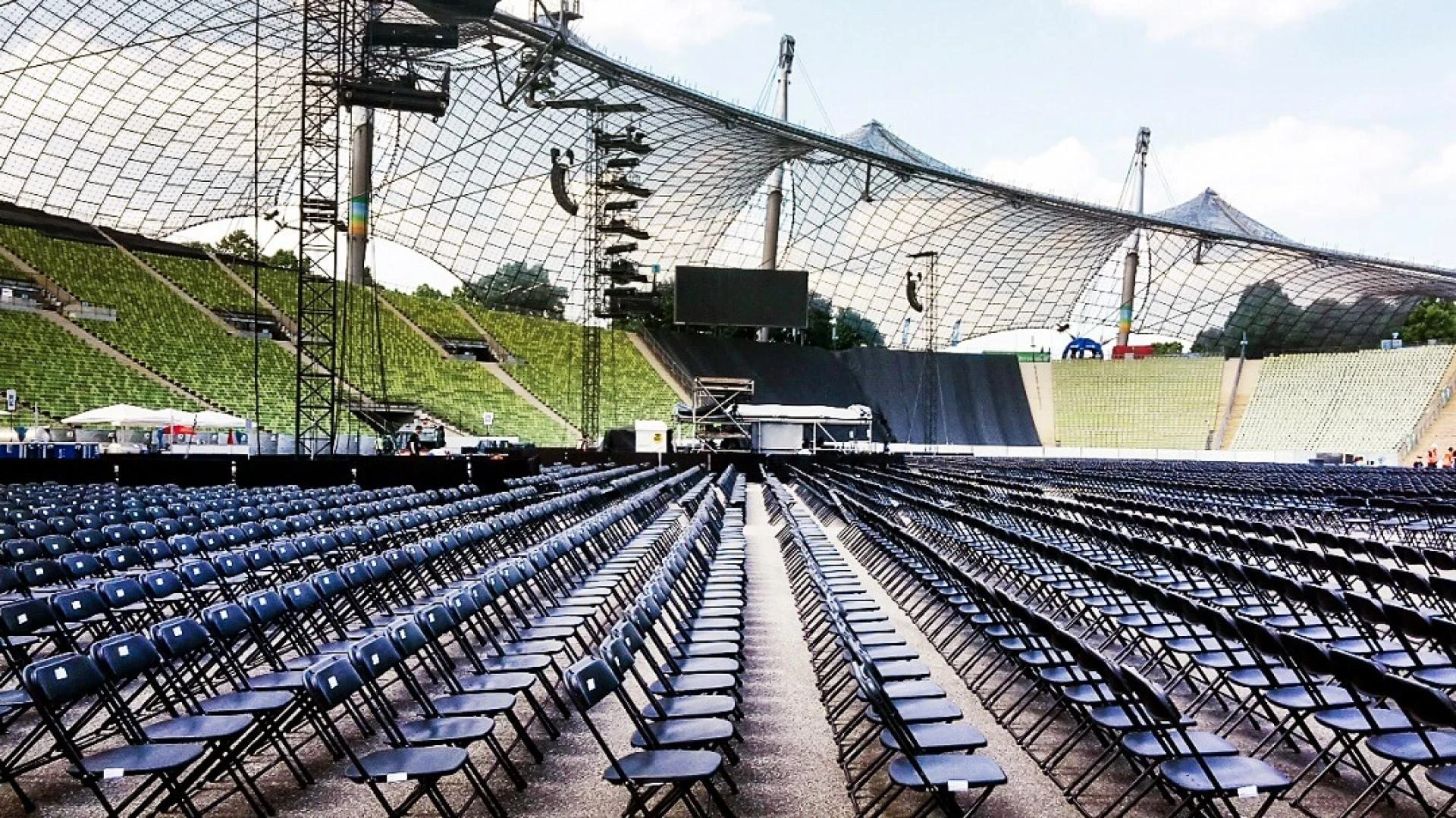 Why Crowd Barriers Are Vital for Folding Chairs for Events