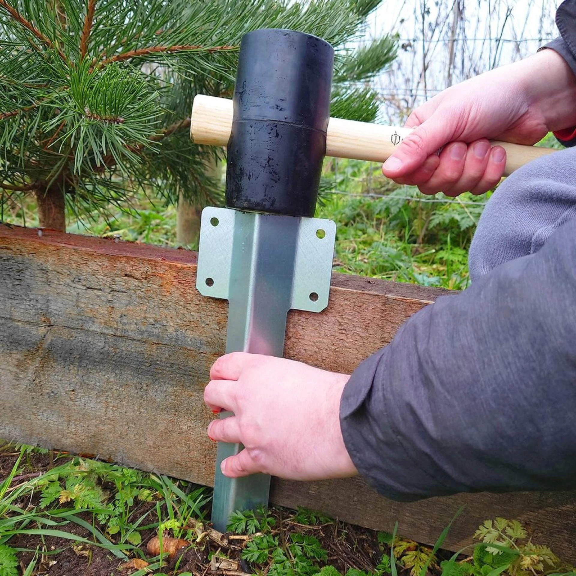 Outdoor Screws