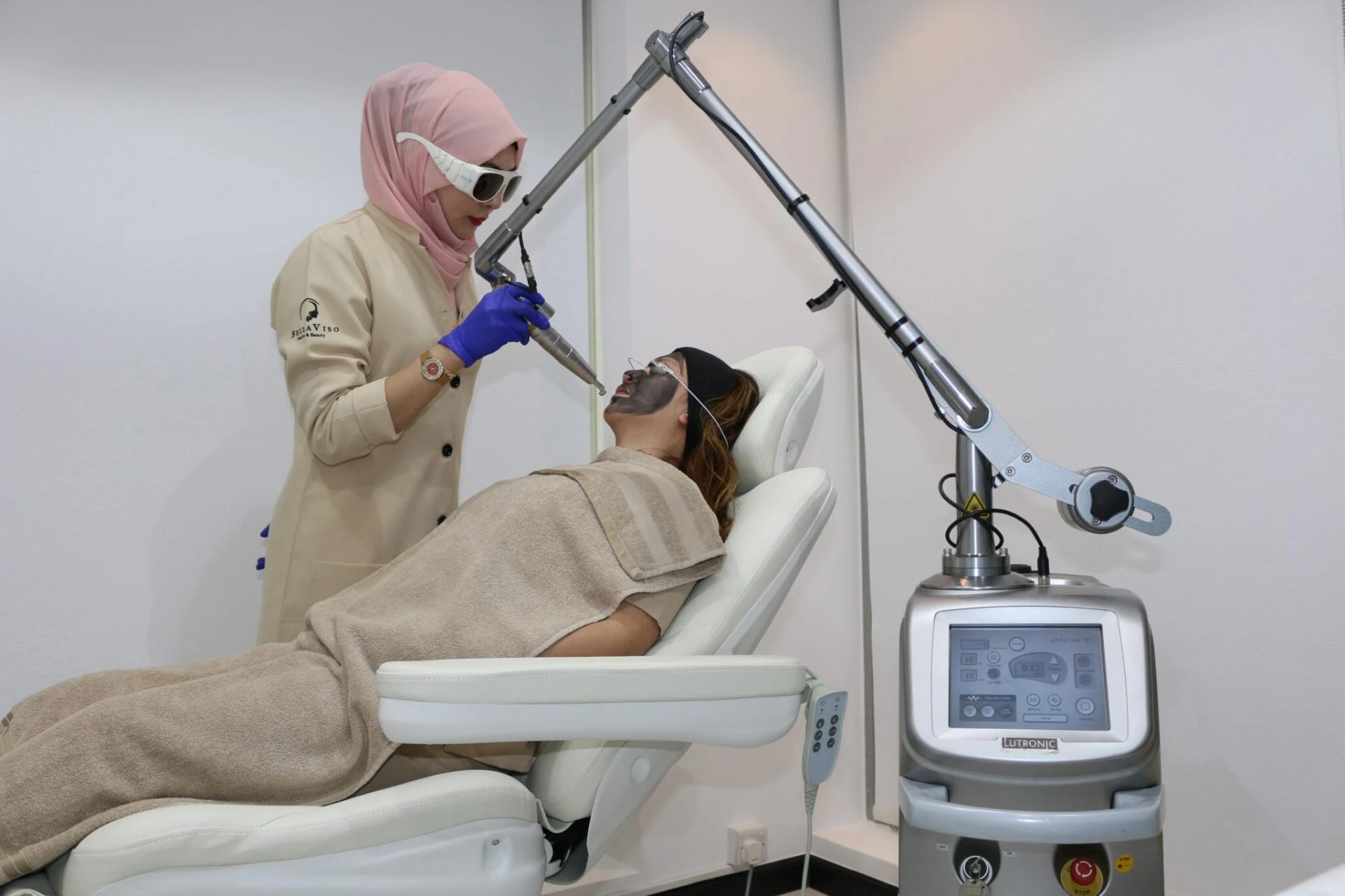 Glowing Skin Awaits: Exploring the Best Carbon Peel Laser Treatment in Dubai