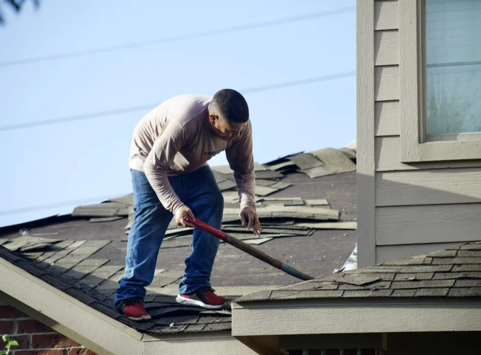 A Detailed Guide on Choosing the Best Roofing Materials For Hot Climates