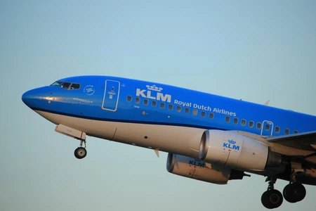 ¿Cómo llamar a KLM desde Perú?