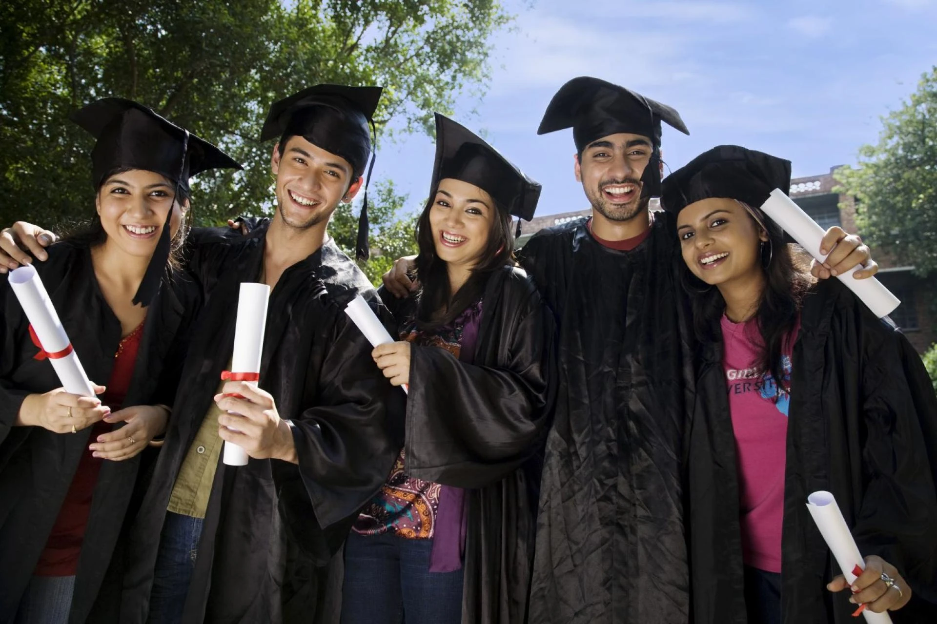 Navigating the application process for Studying a UK Degree in Pakistan