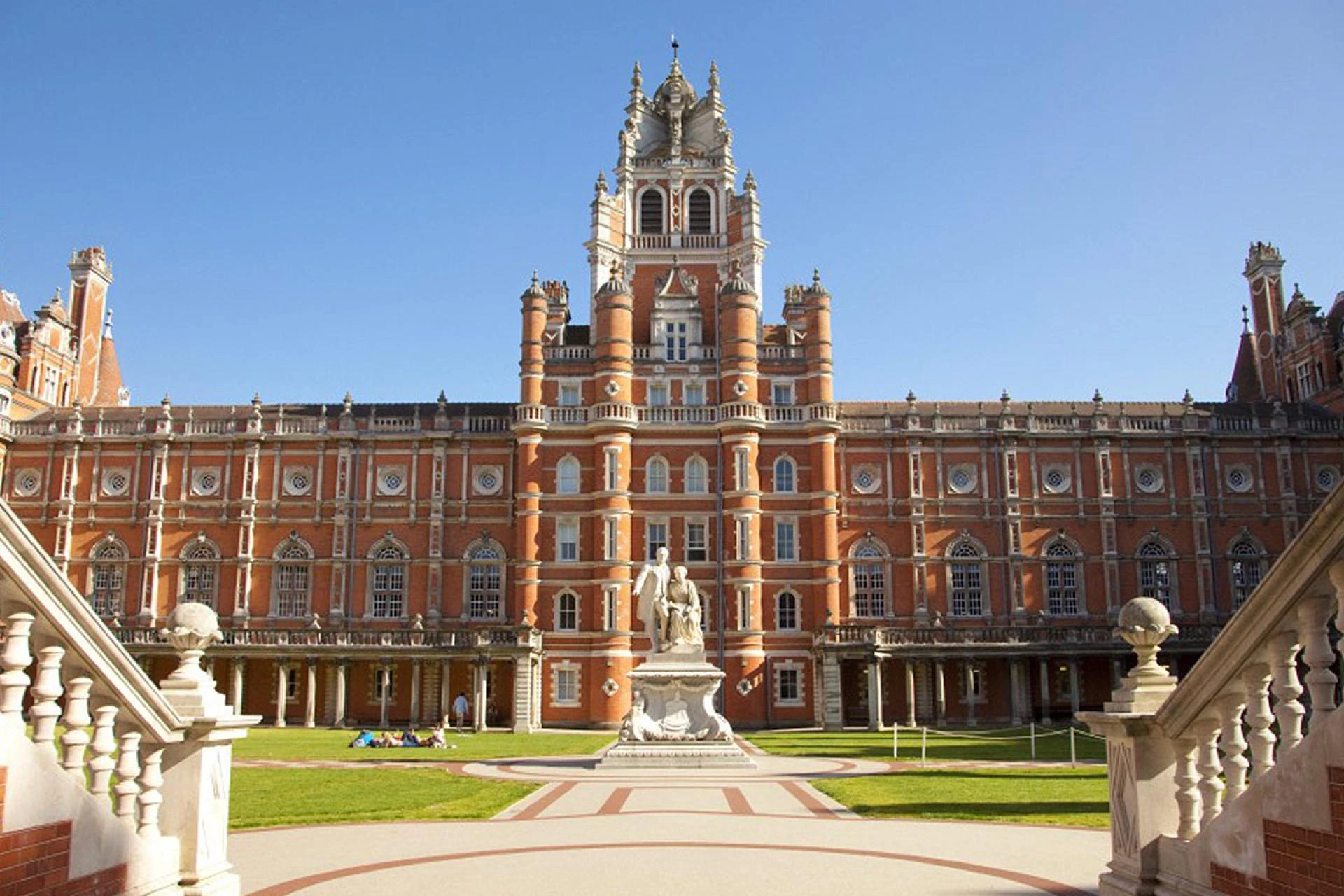 5 best things about an LLB in University of London