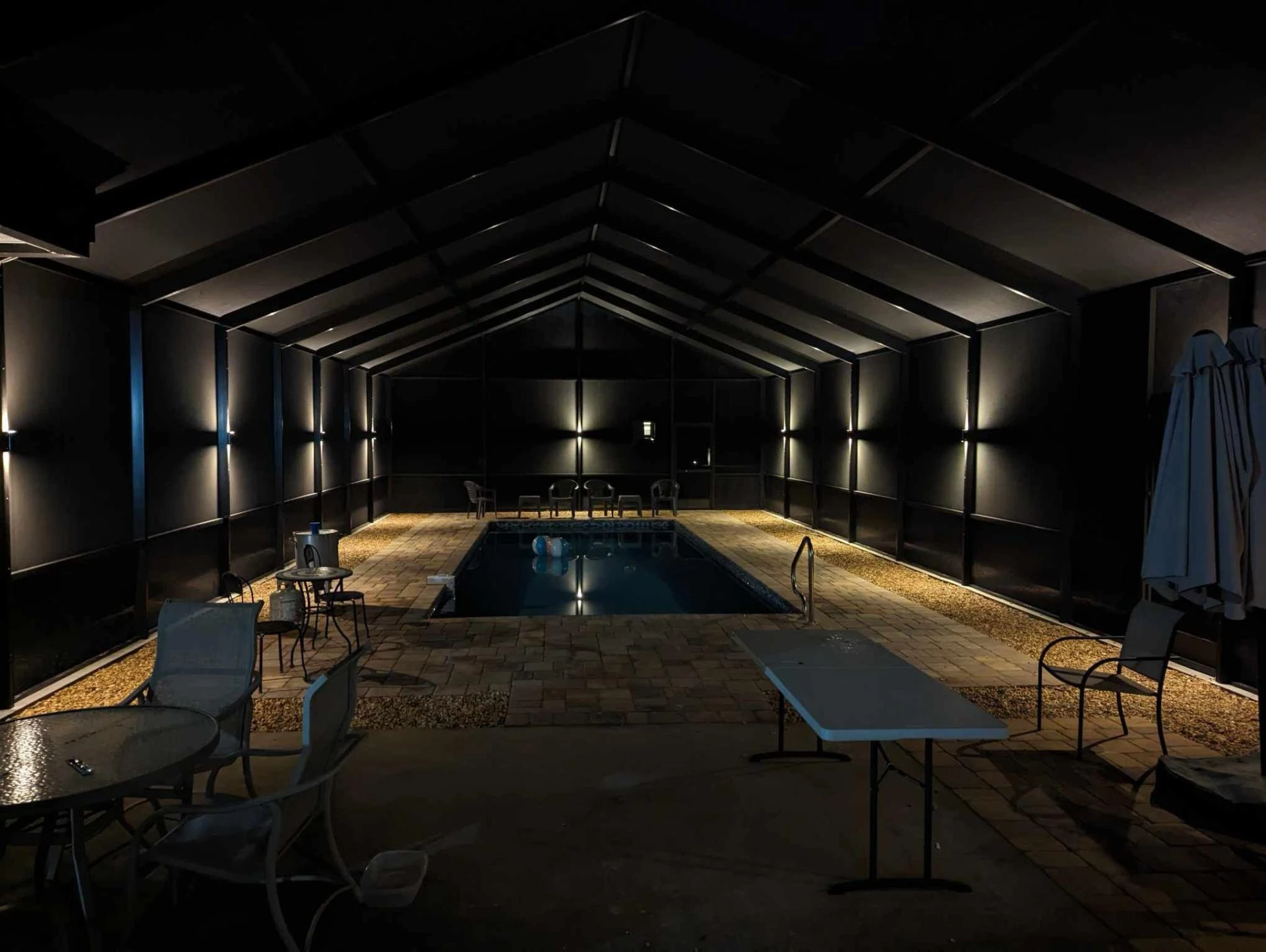Brighten Up Your Nights: Pool Enclosure Lighting Ideas