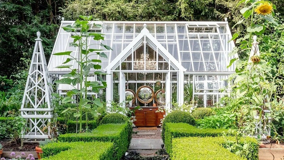 Greenhouse Shopping 101: Factors To Consider Before Making Your Purchase