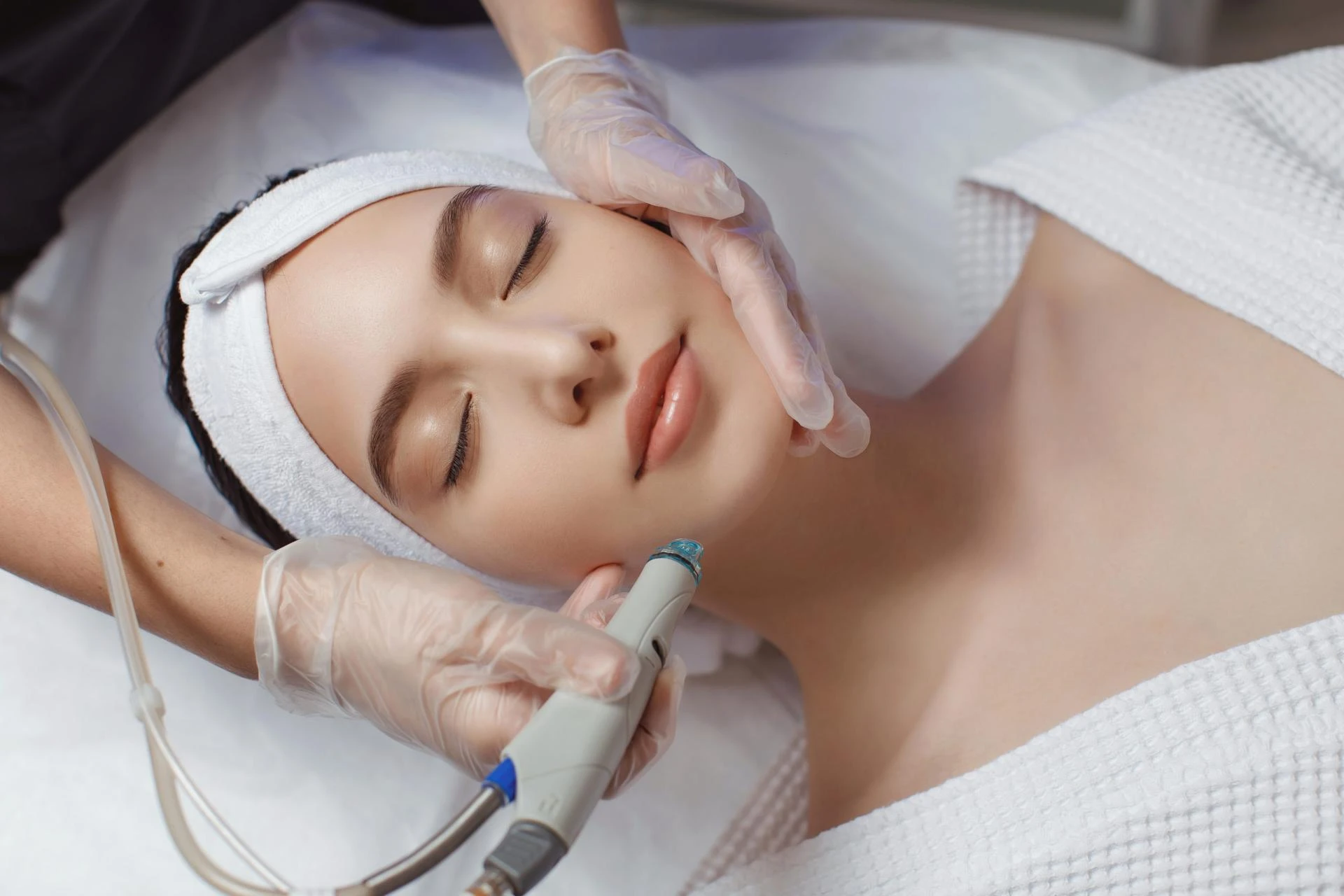 The Science Behind HydraFacial: Why It’s Revolutionizing Skincare in Dubai