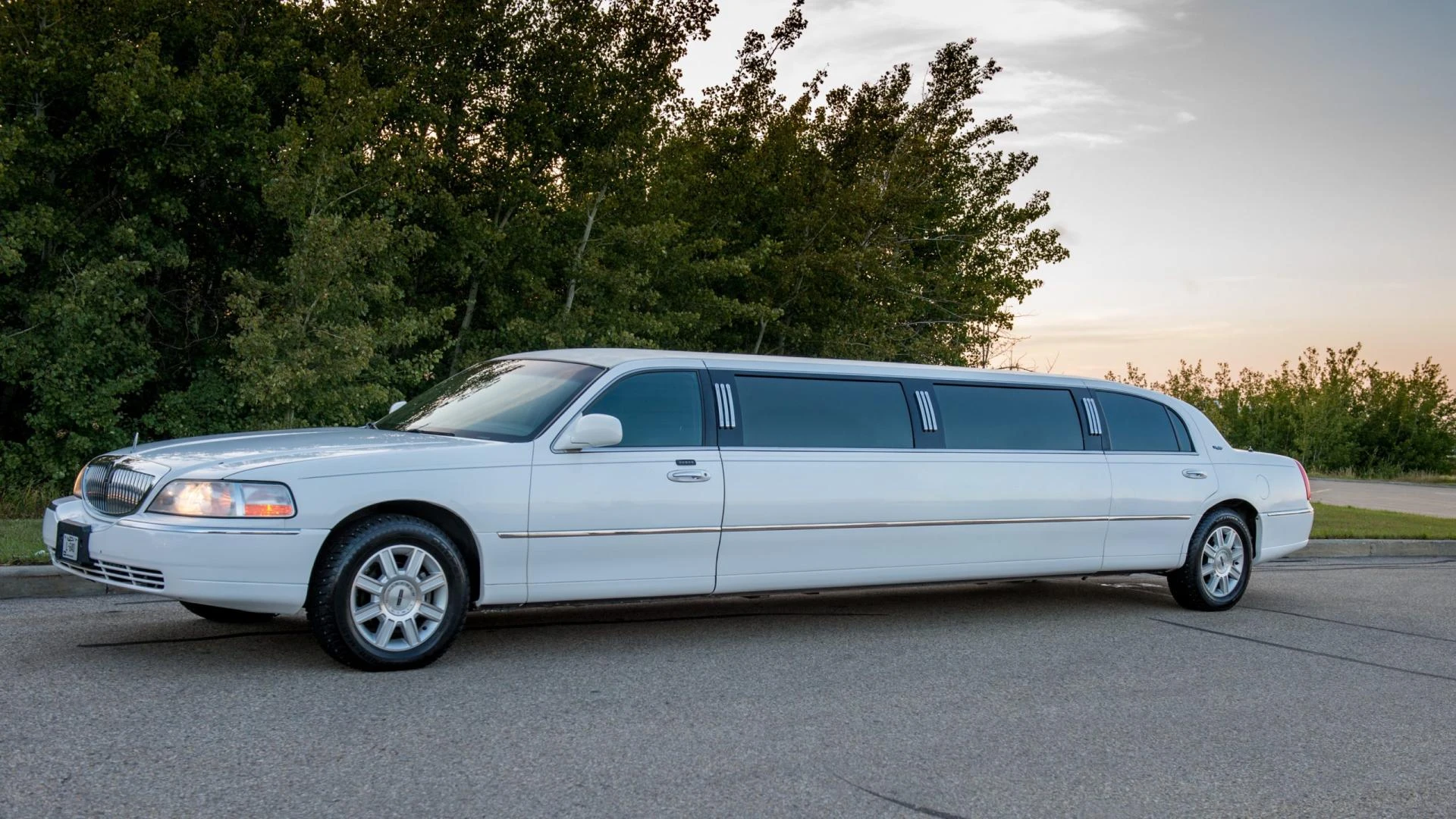Affordable Rates and Best Limousine Service Near Me