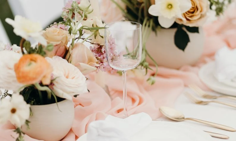 The Benefits of Hiring Wedding Table Linens Instead of Buying