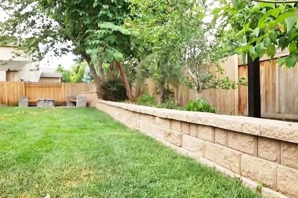 How does a professional landscaper work?