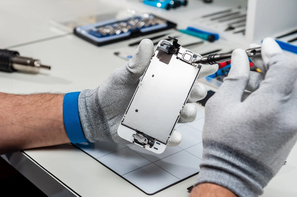 Top mobile phone issues that require professional repairs