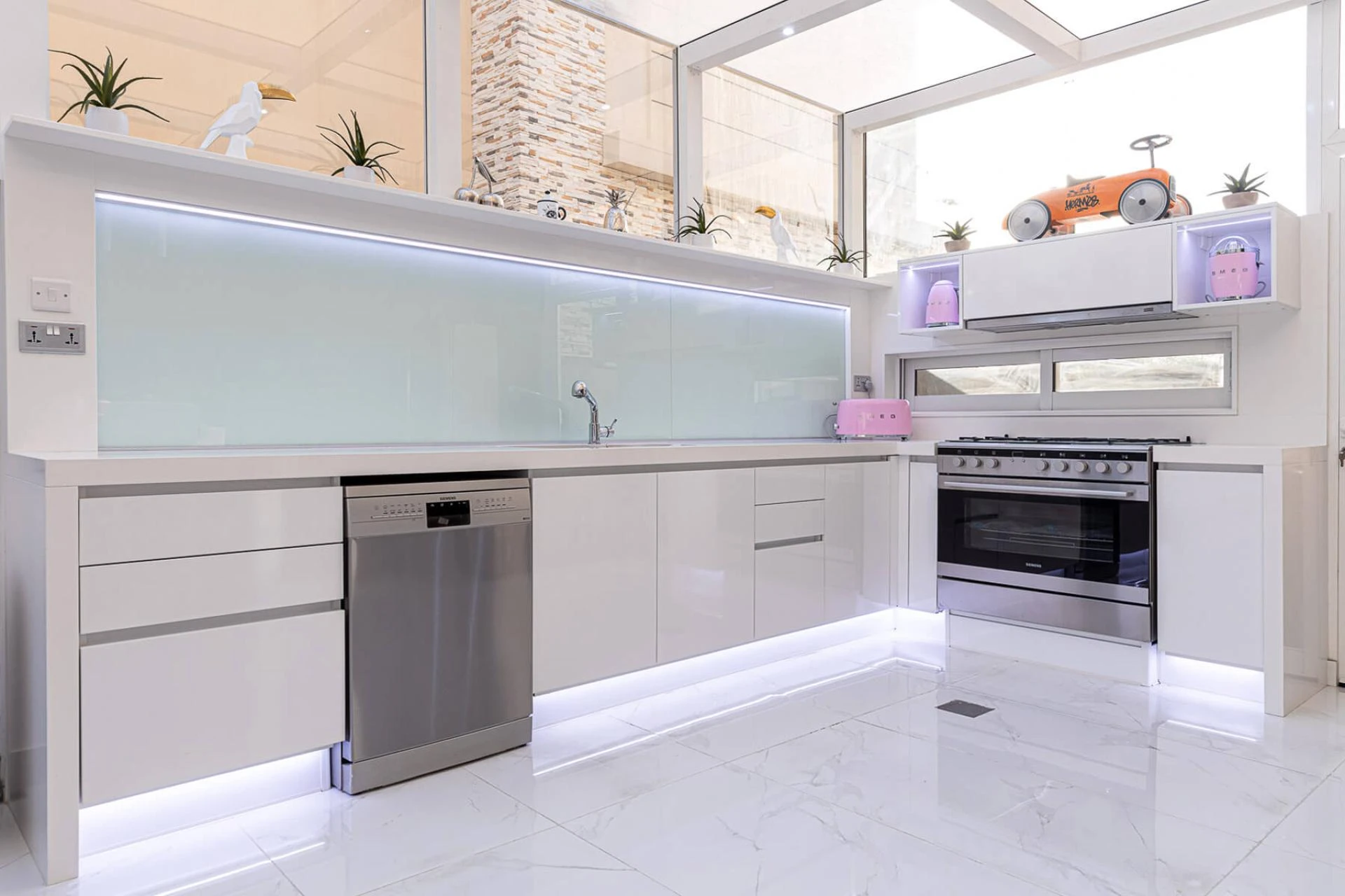 12 Key Components and Characteristics of Luxury Kitchens in Dubai