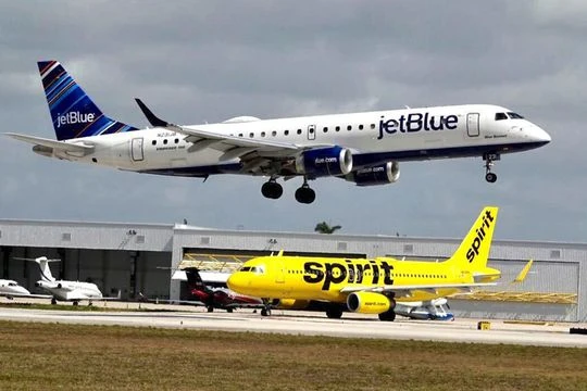 How do I contact JetBlue customer service?