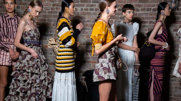 Alexander McQueen Outlet doesn't revolve around the stops