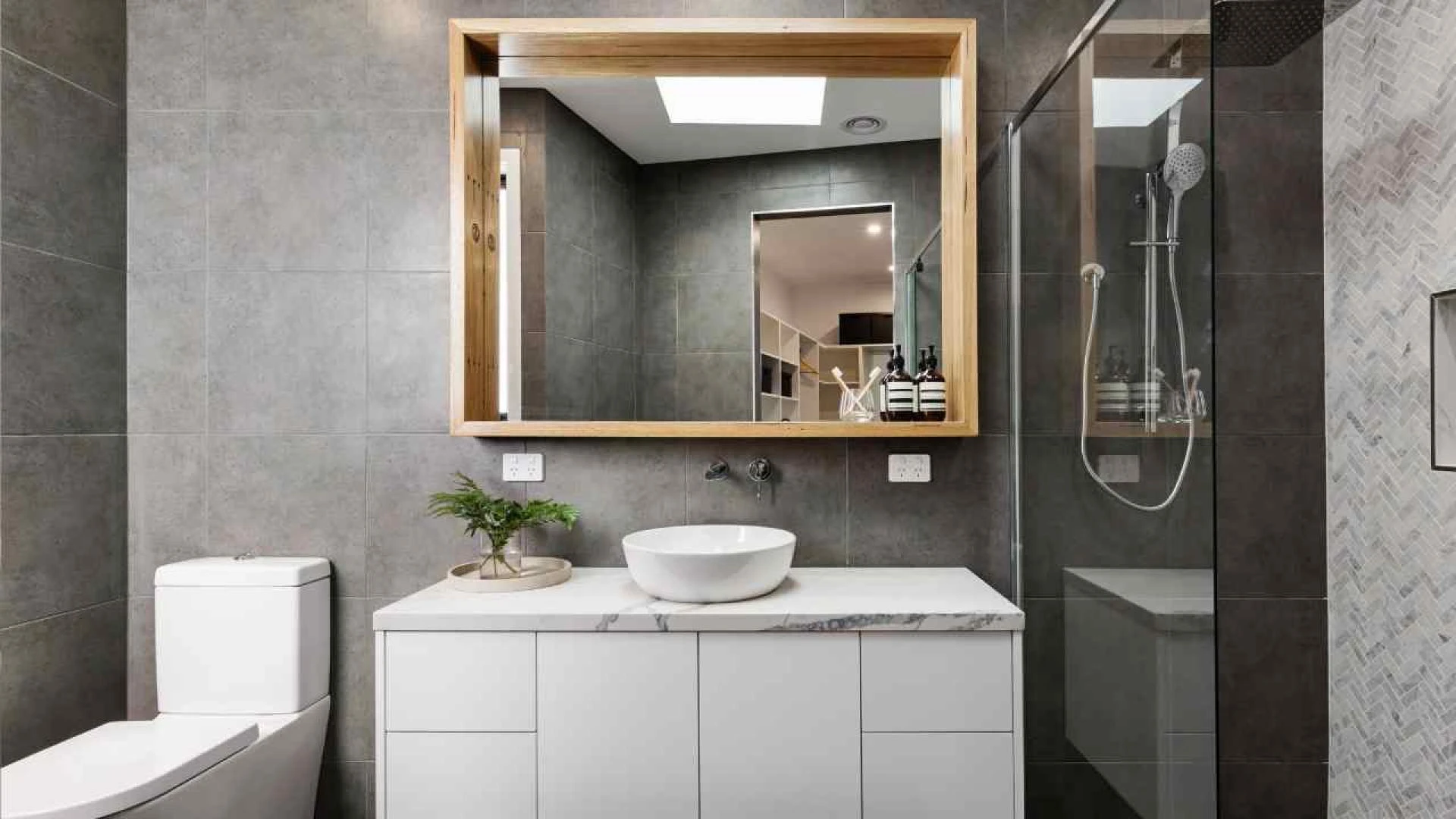 How to Customize Your Bathroom Vanity on a Budget
