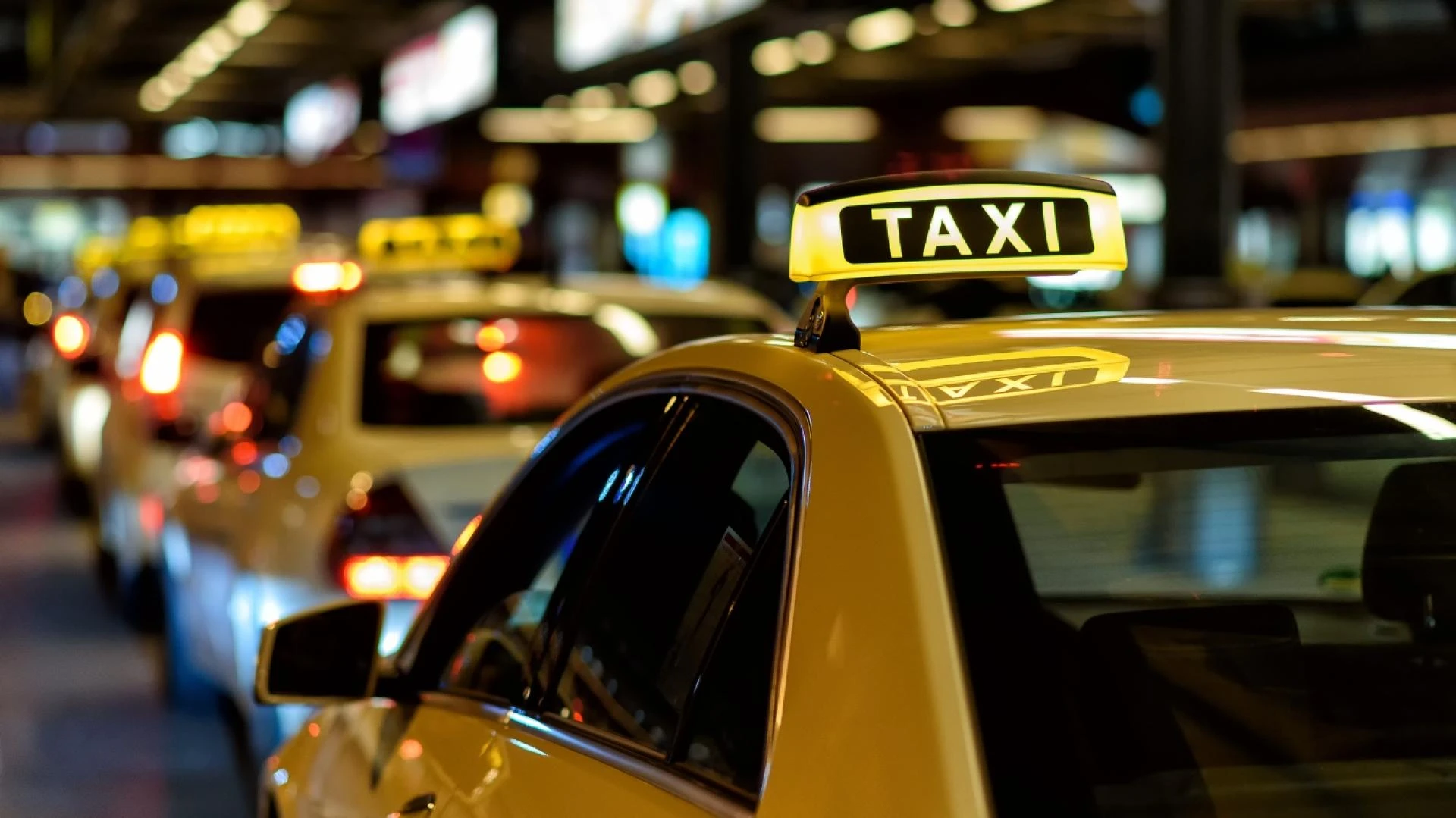 Secure Airport Taxis: London Child Seat Options