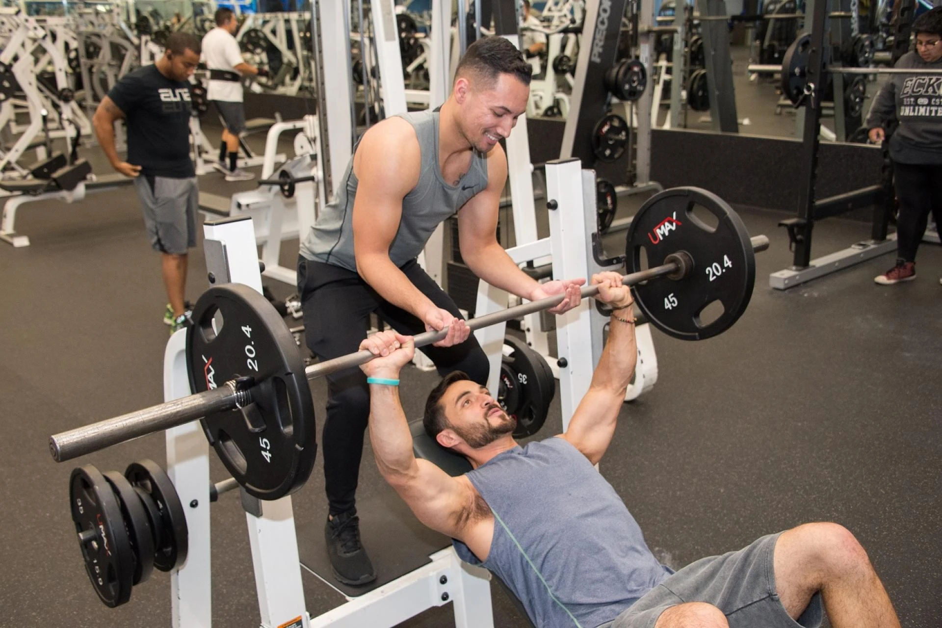 4 Ways to Gain Confidence Going to the Gym Again