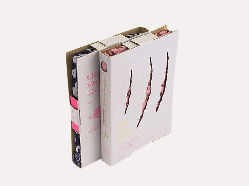 Present your neck wearable in your stylish scarf boxes to entice customers