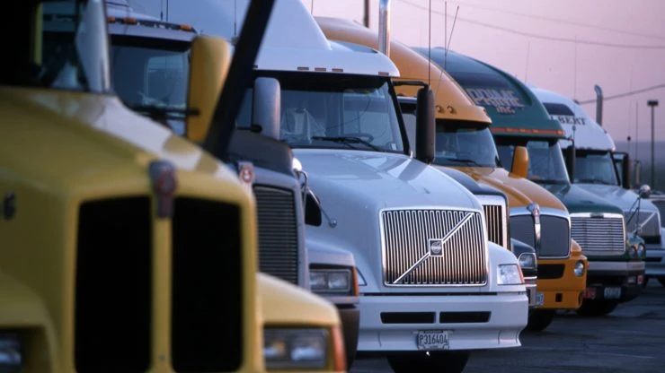 The Top 3 Benefits of Attending a Truck Driving School