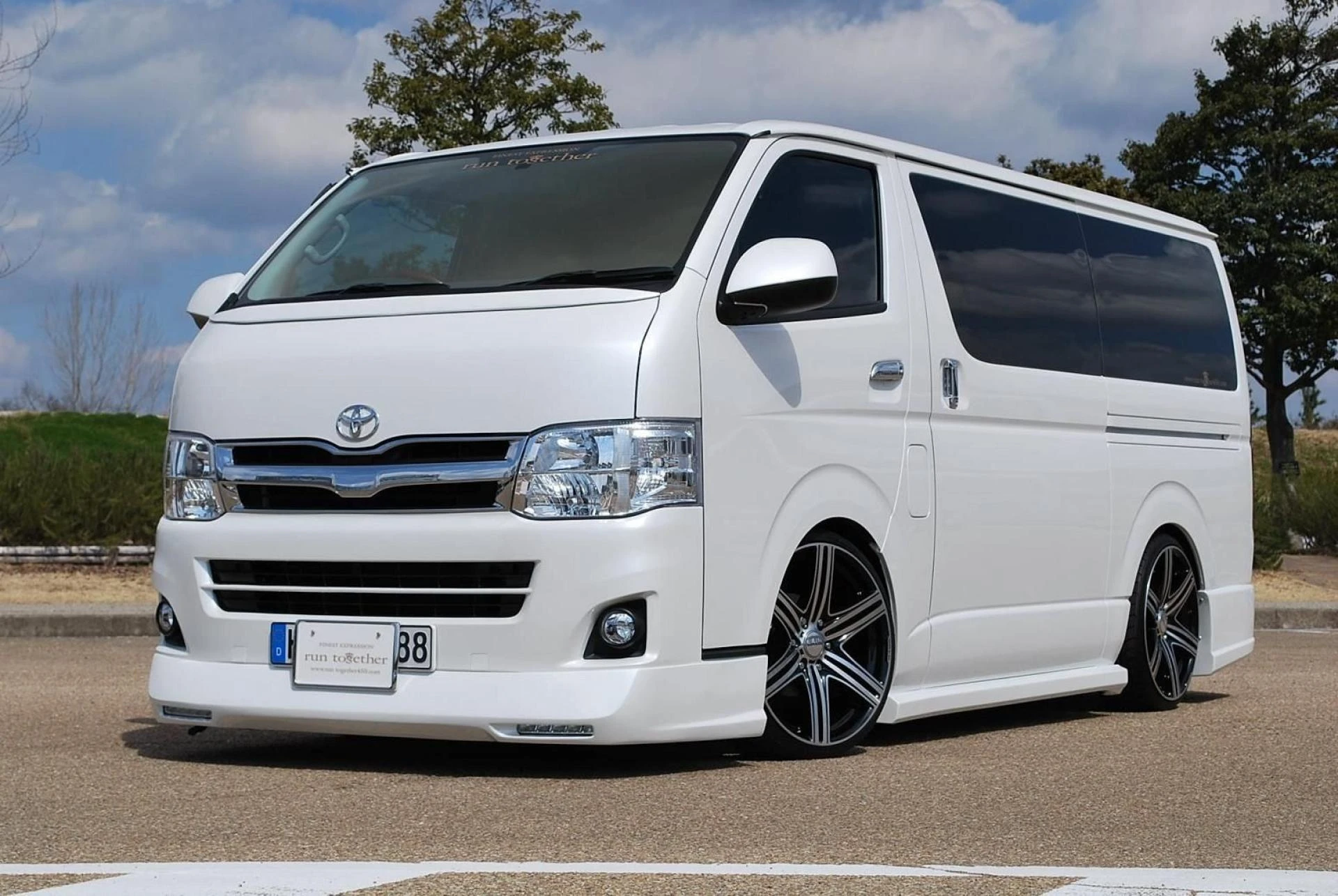 Effortless Airport Transfers: The Convenience of Maxi Taxis in Berwick