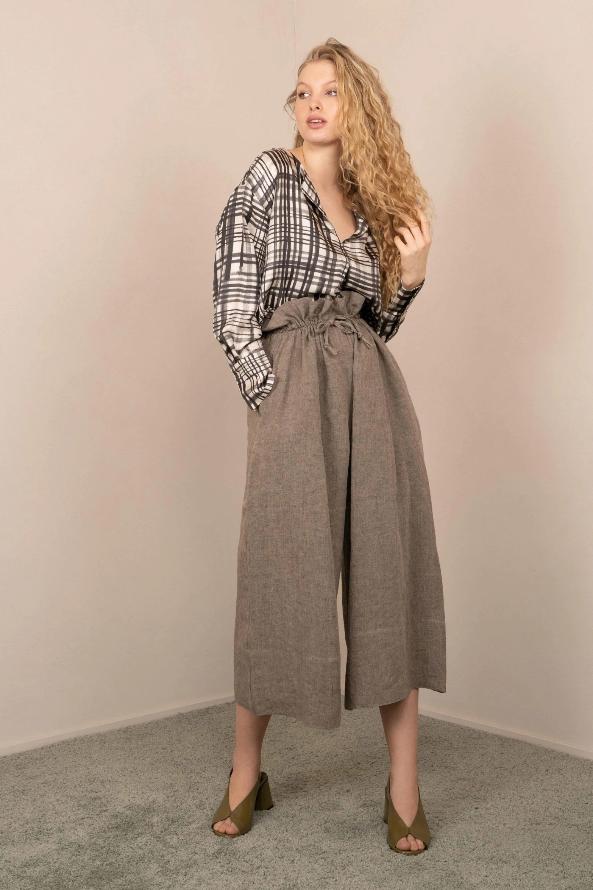 Momoni Clothing - Sophistication Meets Elegance