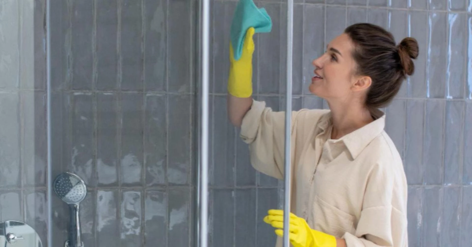 The Best Way To Clean &amp; Restore Shine To Bathroom Tiles