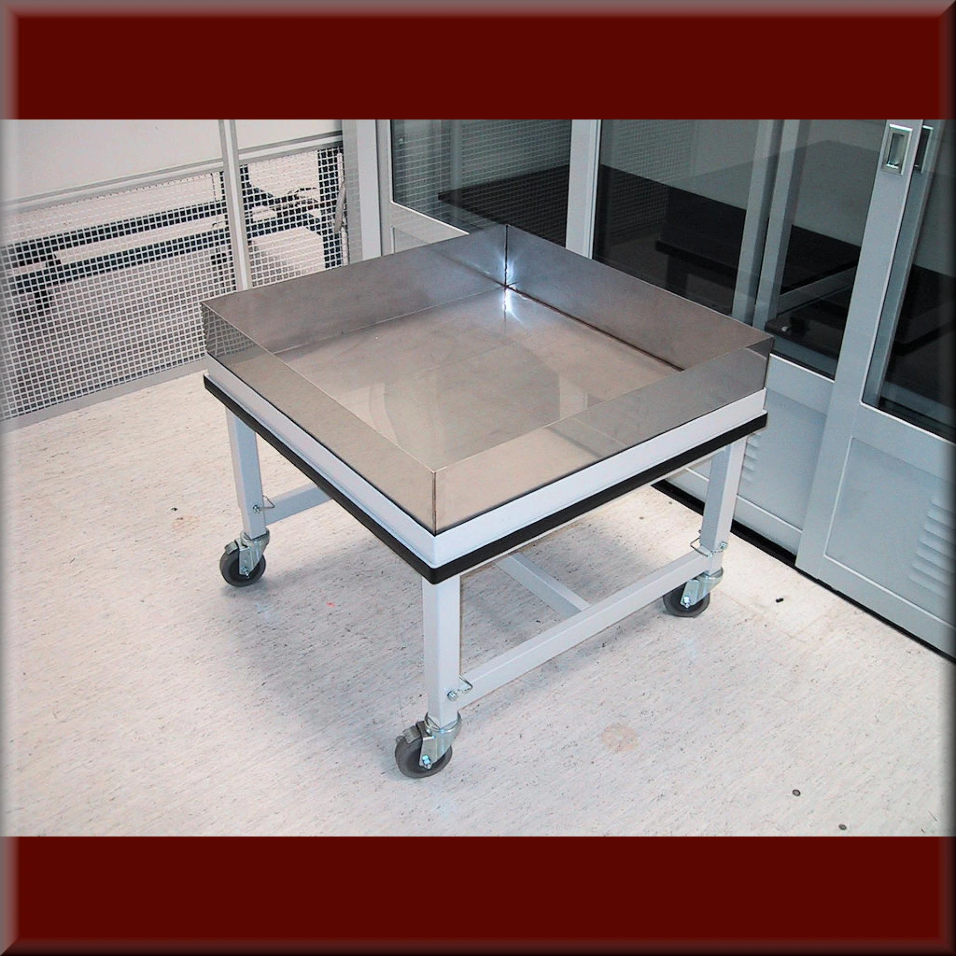 How to Pick the Right Industrial Cart For Your Purpose