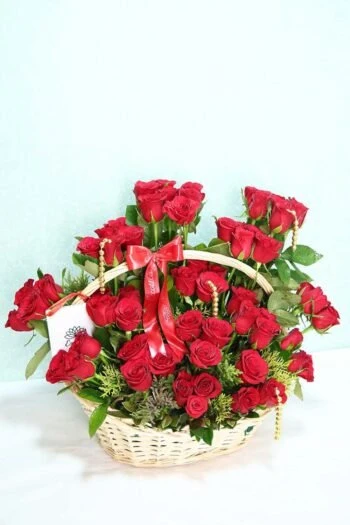 How do the Best Luxury Flower Delivery Delhi Services Offer?