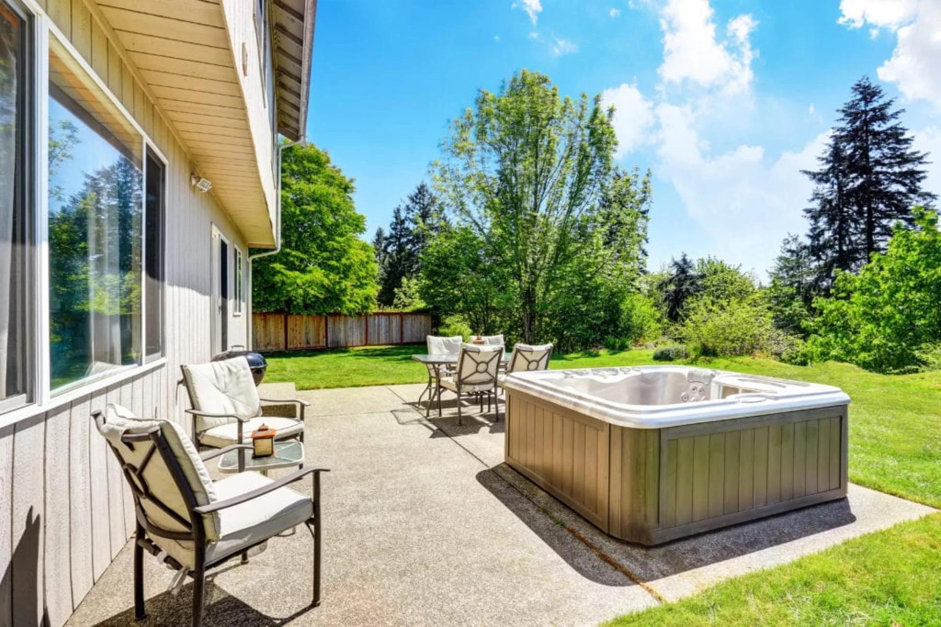 Renovating Your Outdoor Space? Here's How to Remove Your Hot Tub.