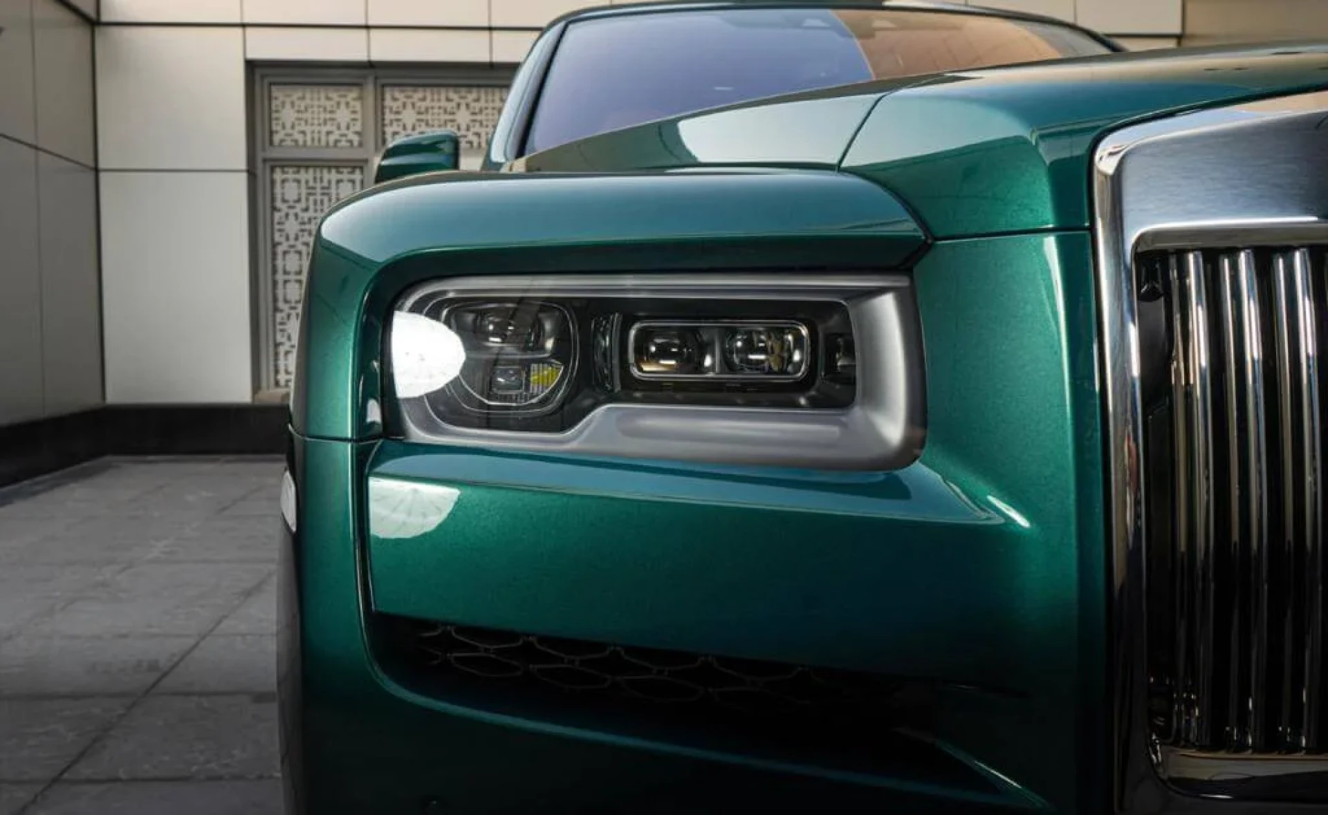 THE PERKS OF RENTING A SPORTS CAR IN DUBAI