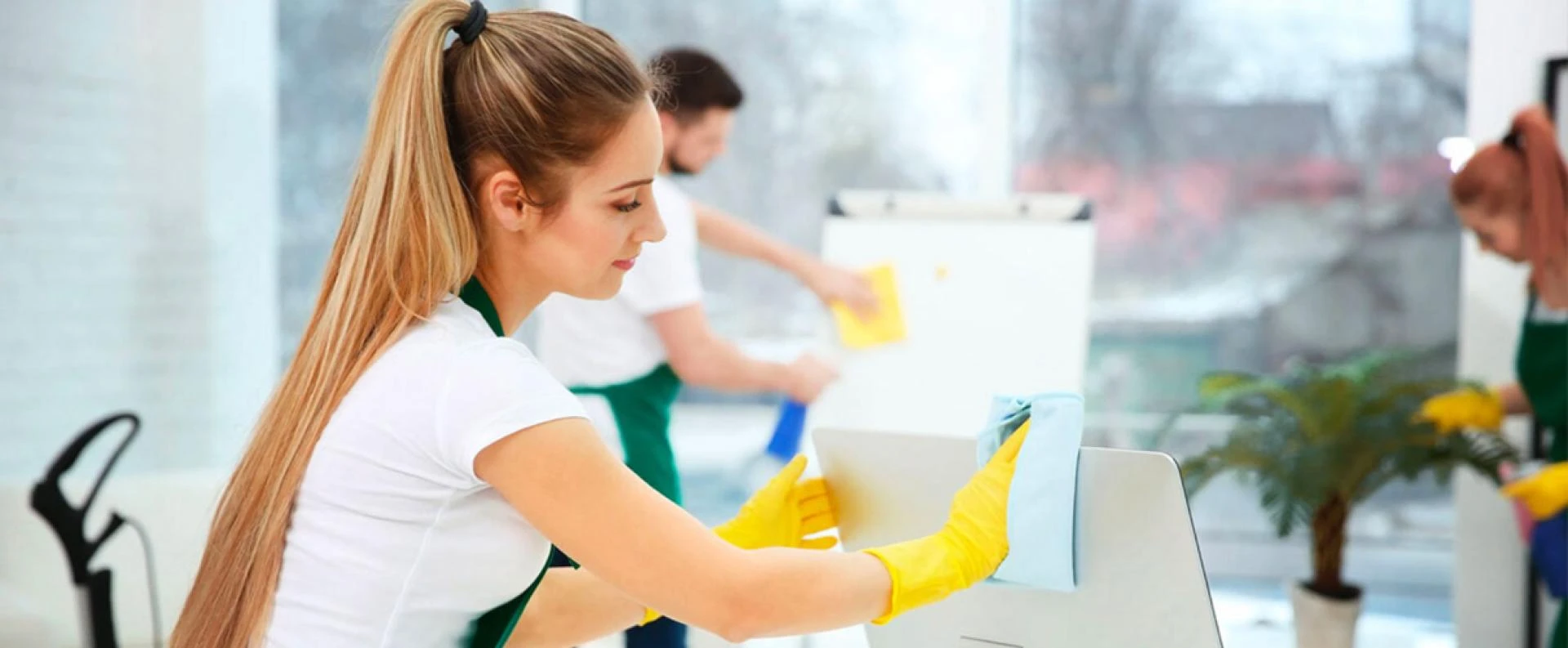 Tips for Keeping Offices Clean Through the Summer