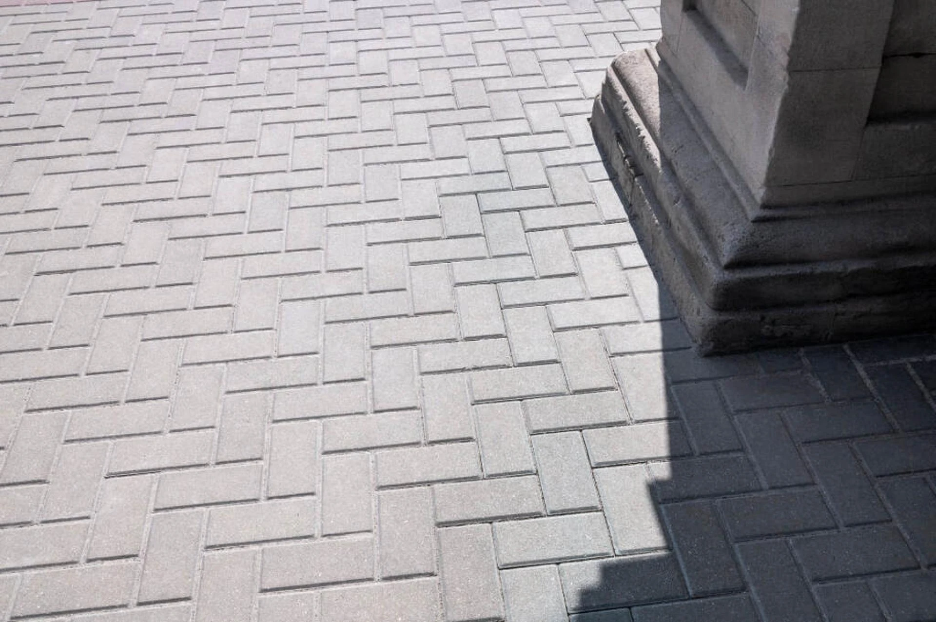 Paver Pool Decks: Stylish and Practical Designs for Alhambra Homes