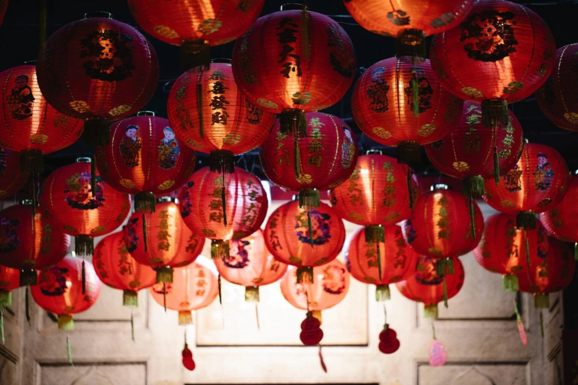 Lighting for Special Occasions: Setting the Perfect Mood