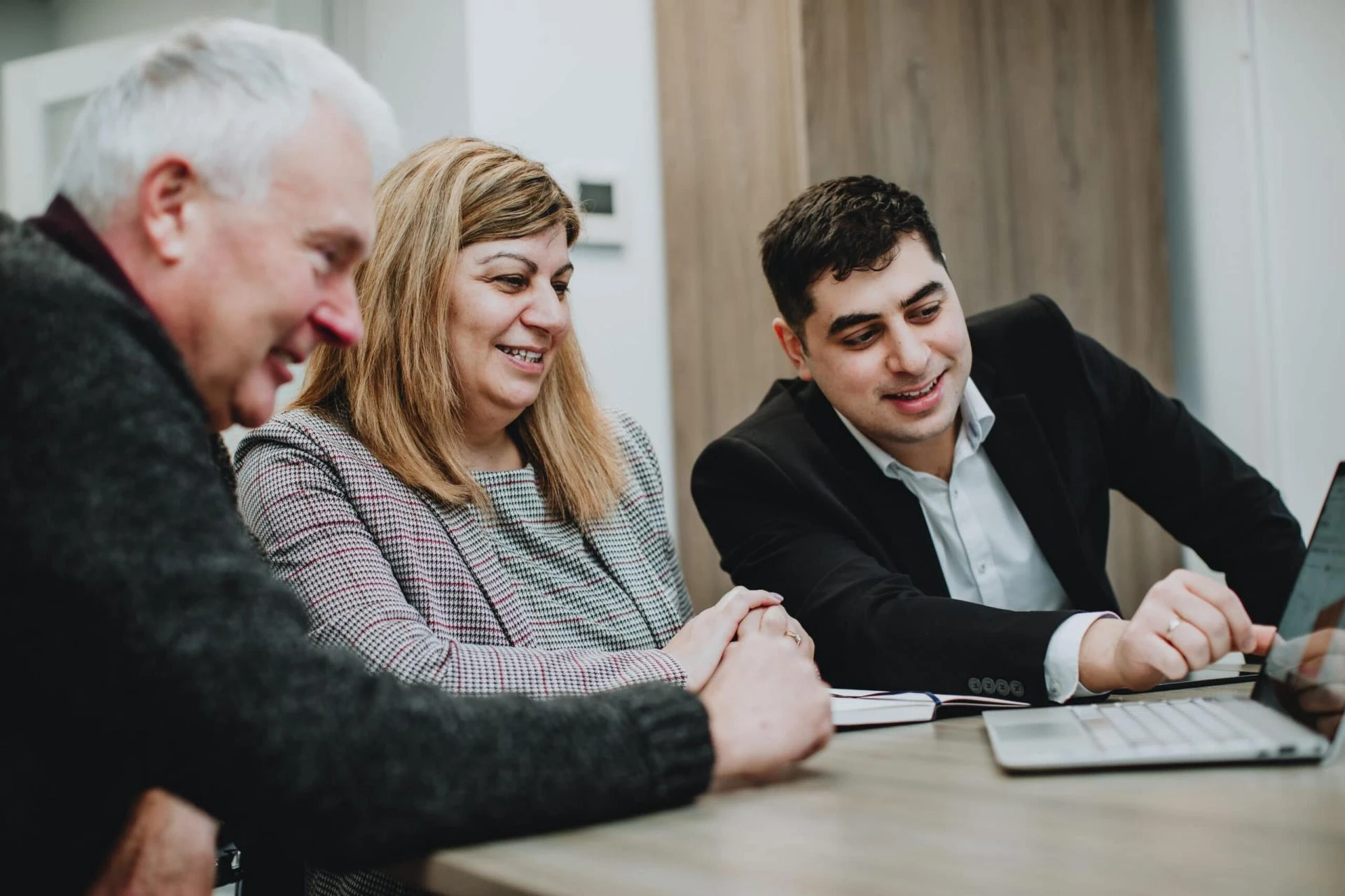 How to choose the right bookkeeping services for your small business