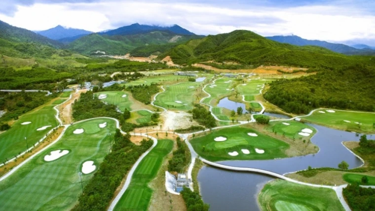 Top famous golf courses near Danang Vietnam