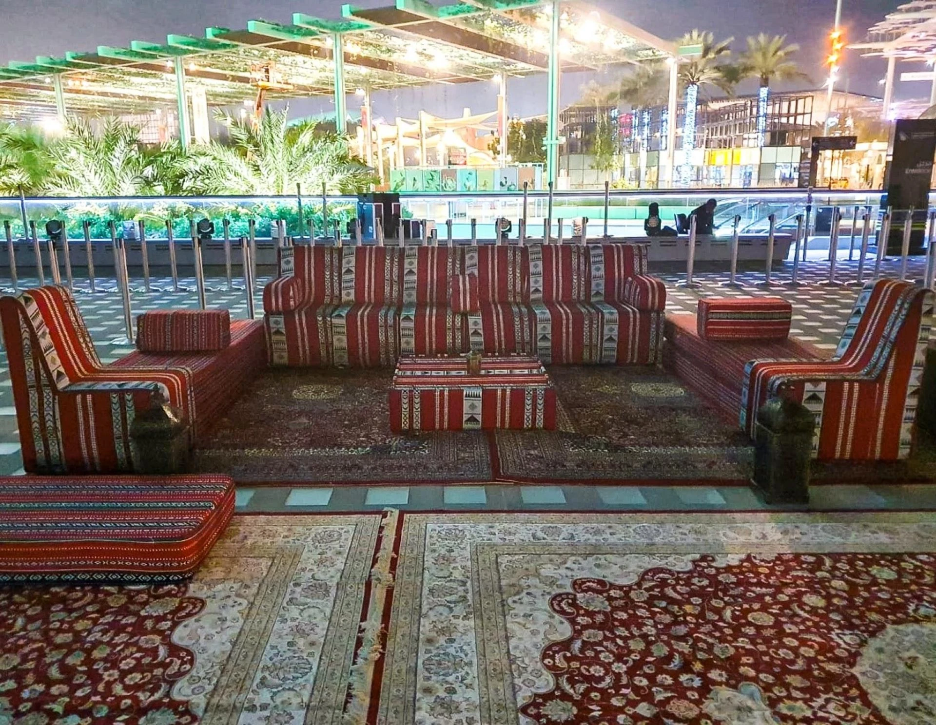 4 Benefits of Renting Arabic Majlis Furniture for Parties