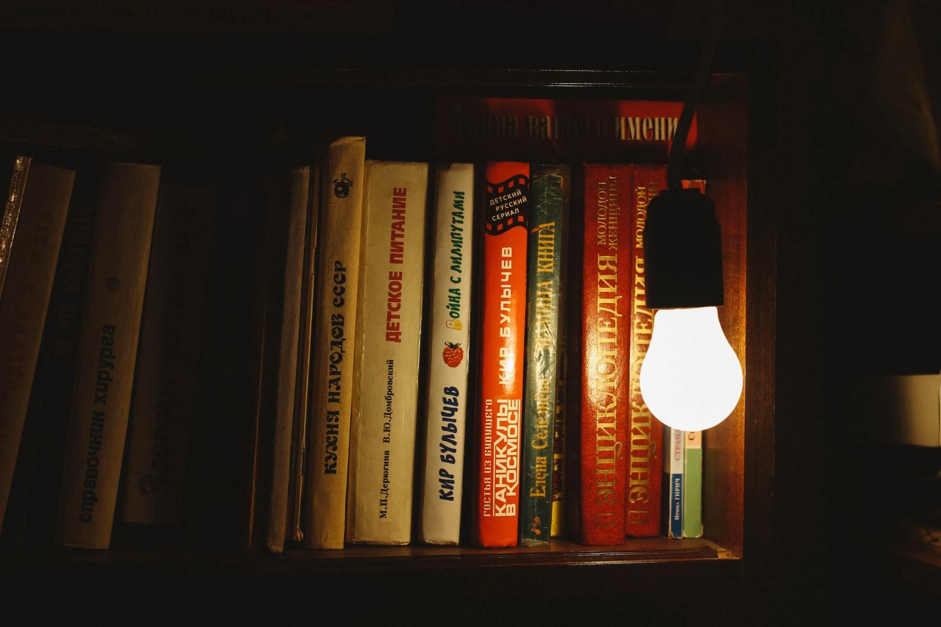 Philippine Urban Legends: Telling Mysterious and Entertaining Stories