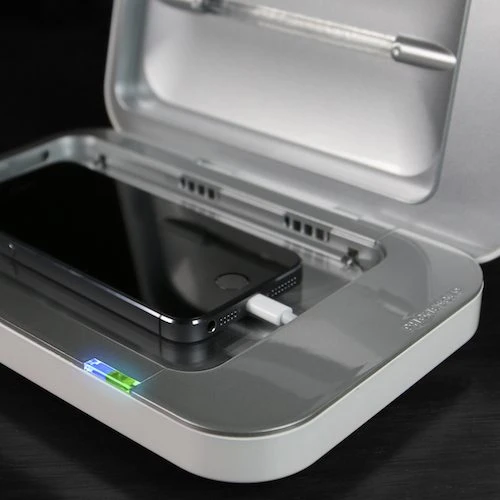 This Wireless Charger Will Sanitize Your Phone Along With Charging