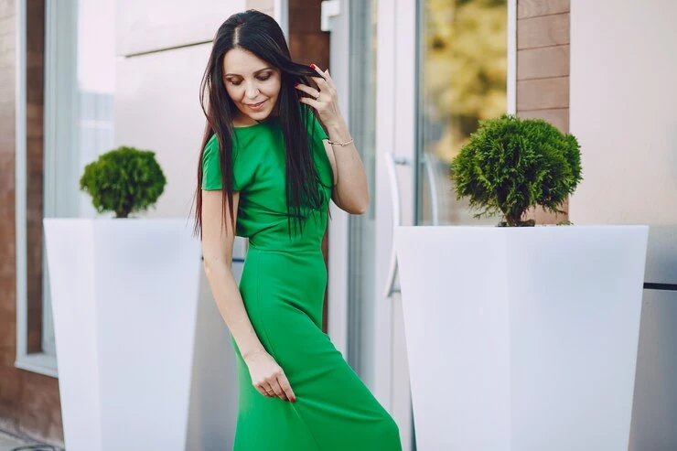 Finding The Perfect Complements For Your Green Dress
