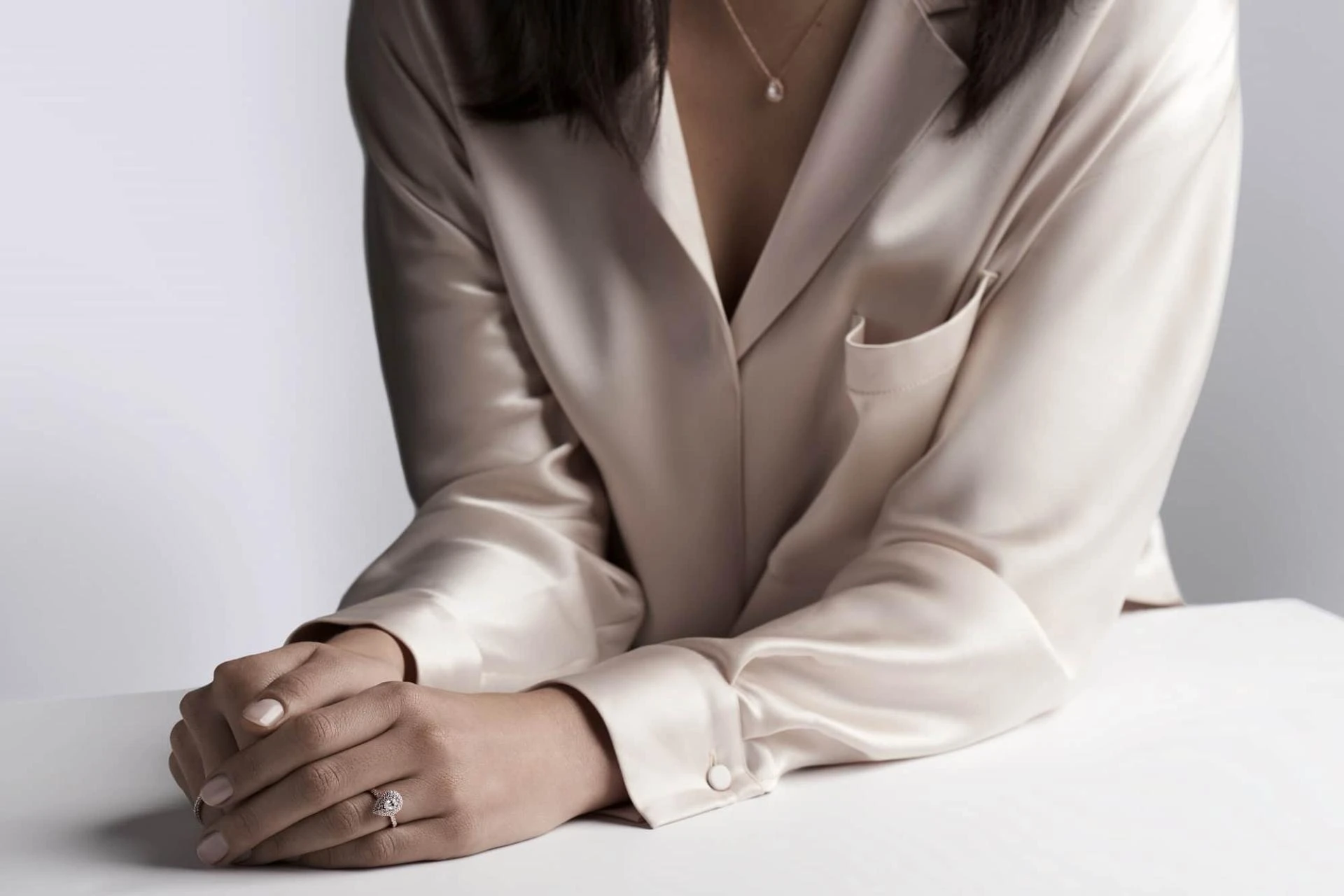 4 Essentials to Know Before Buying an Engagement Ring Online